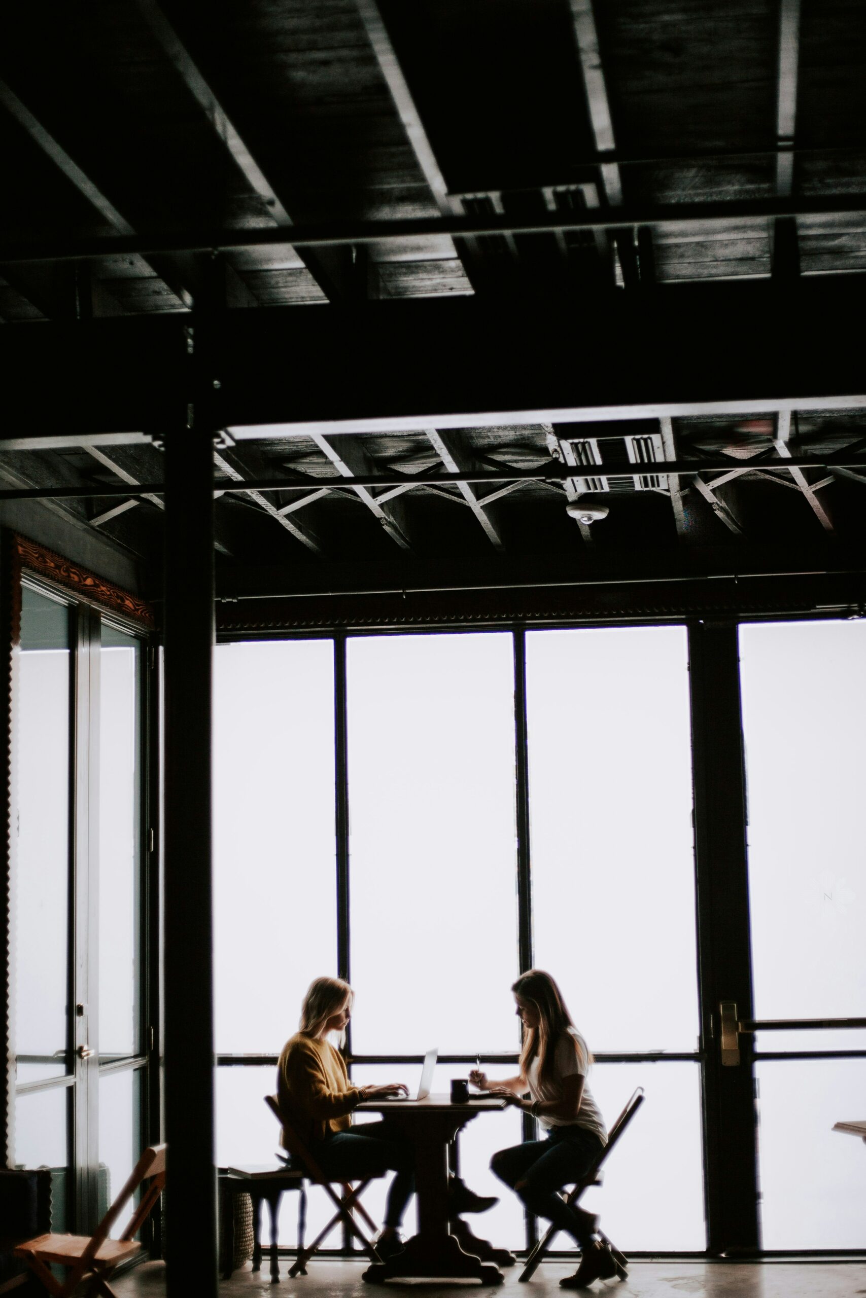 christin-hume-PNWp1dZ7sO0-unsplash Création site internet Lyon | Une com' de Pro | Rising Com